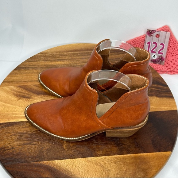 Beast Fashion Slip-On Side Cut Cognac Western Booties Size 6.5 - Picture 3 of 12
